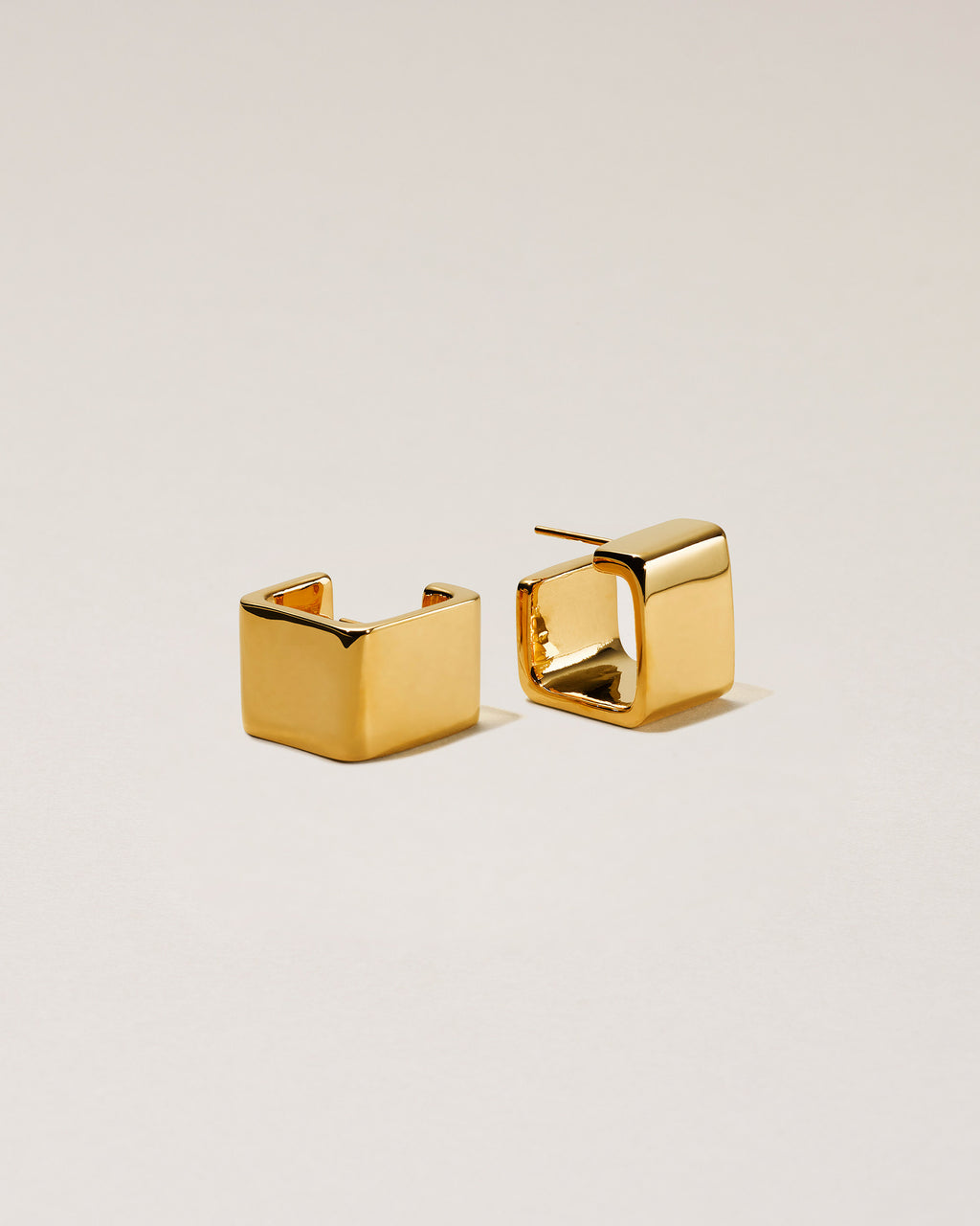 CUBE PIERCED EARRINGS - K24P